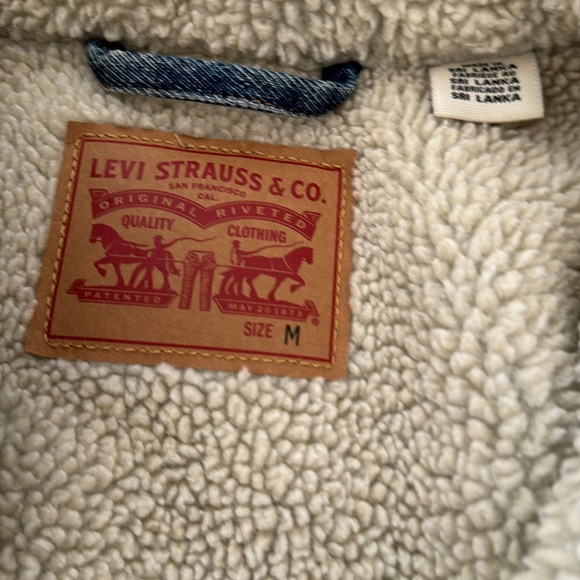 COPY - Women Levi’s fleeced lined Jean jacket - Picture 2 of 14